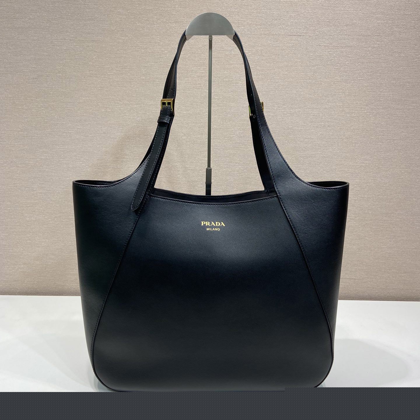 Pra*a shopping bags